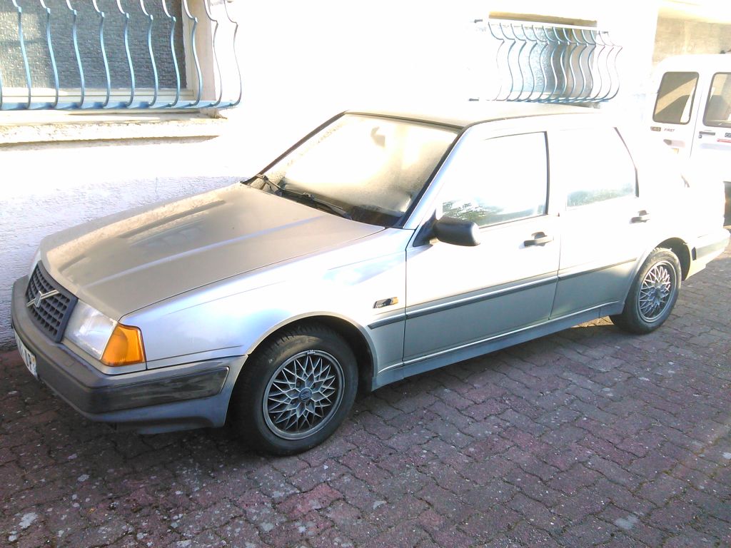 [Image: volvo440-001.jpg]